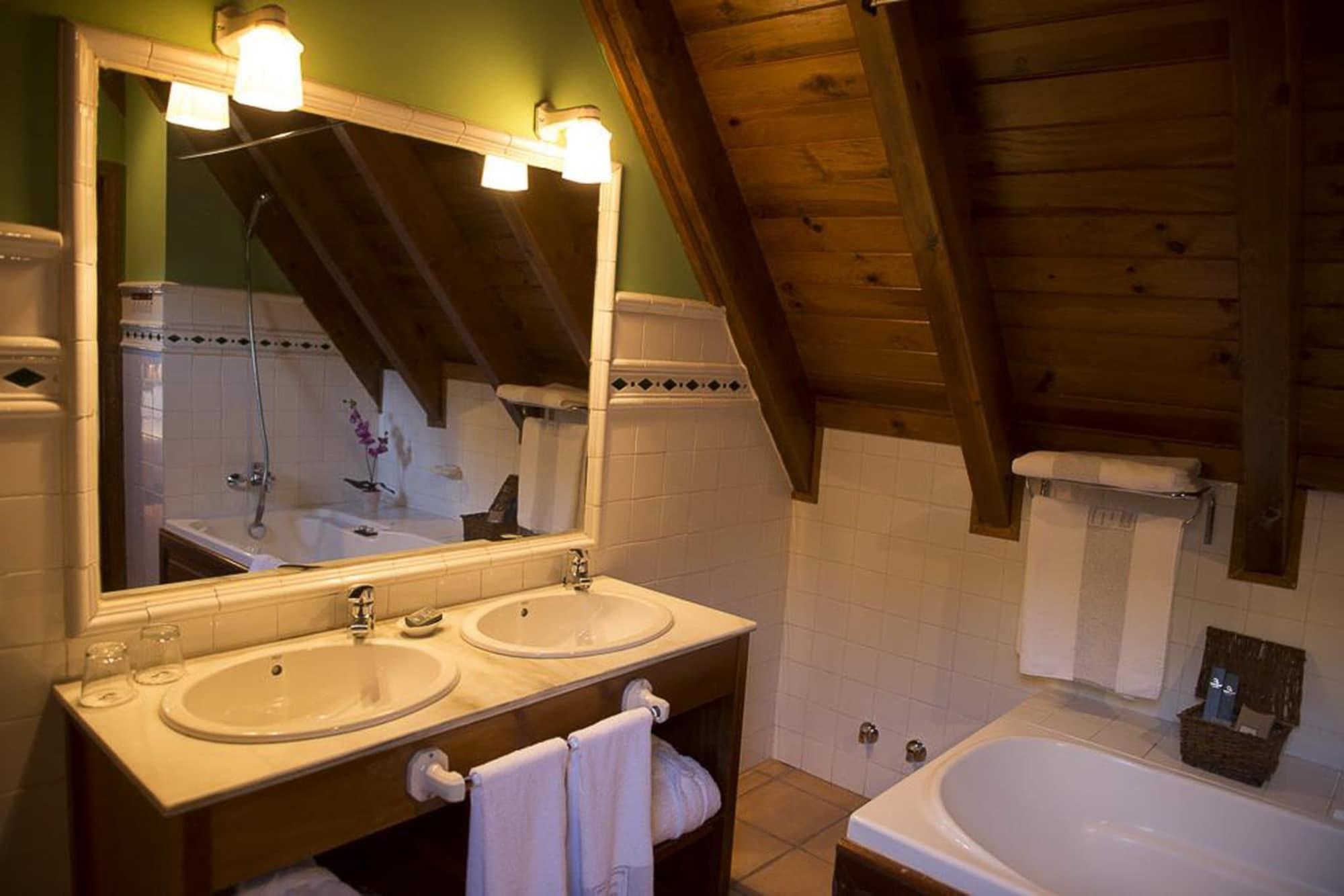 Hotel Chalet Bassibe Baqueira Beret Bagian luar foto