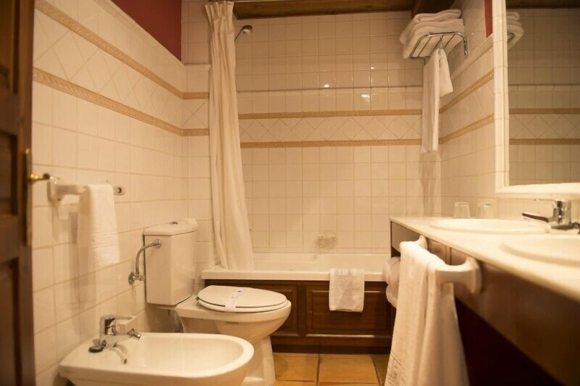 Hotel Chalet Bassibe Baqueira Beret Bagian luar foto