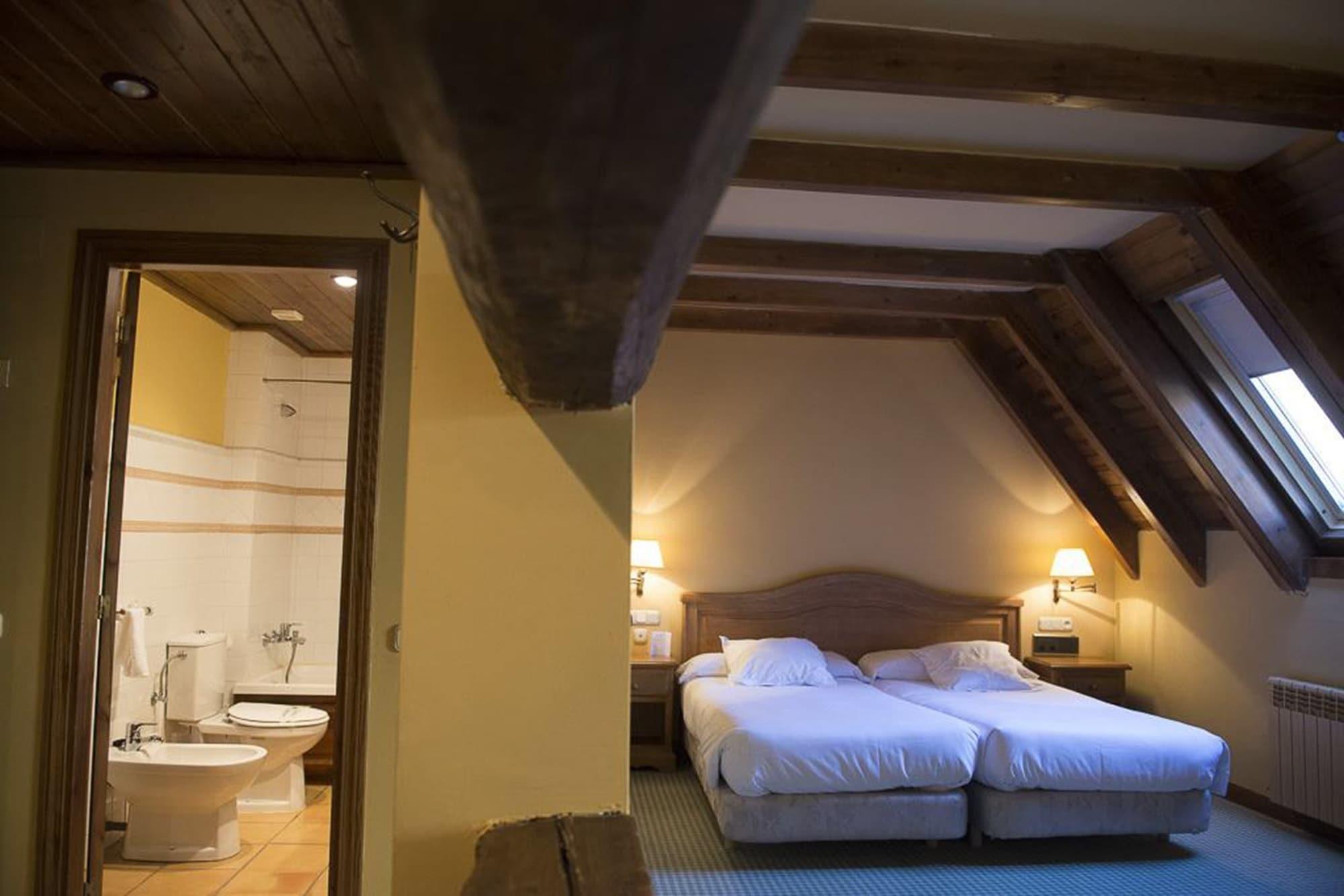 Hotel Chalet Bassibe Baqueira Beret Bagian luar foto