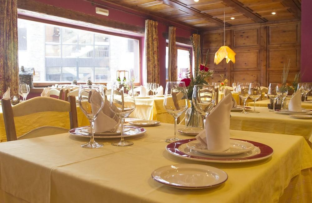 Hotel Chalet Bassibe Baqueira Beret Bagian luar foto