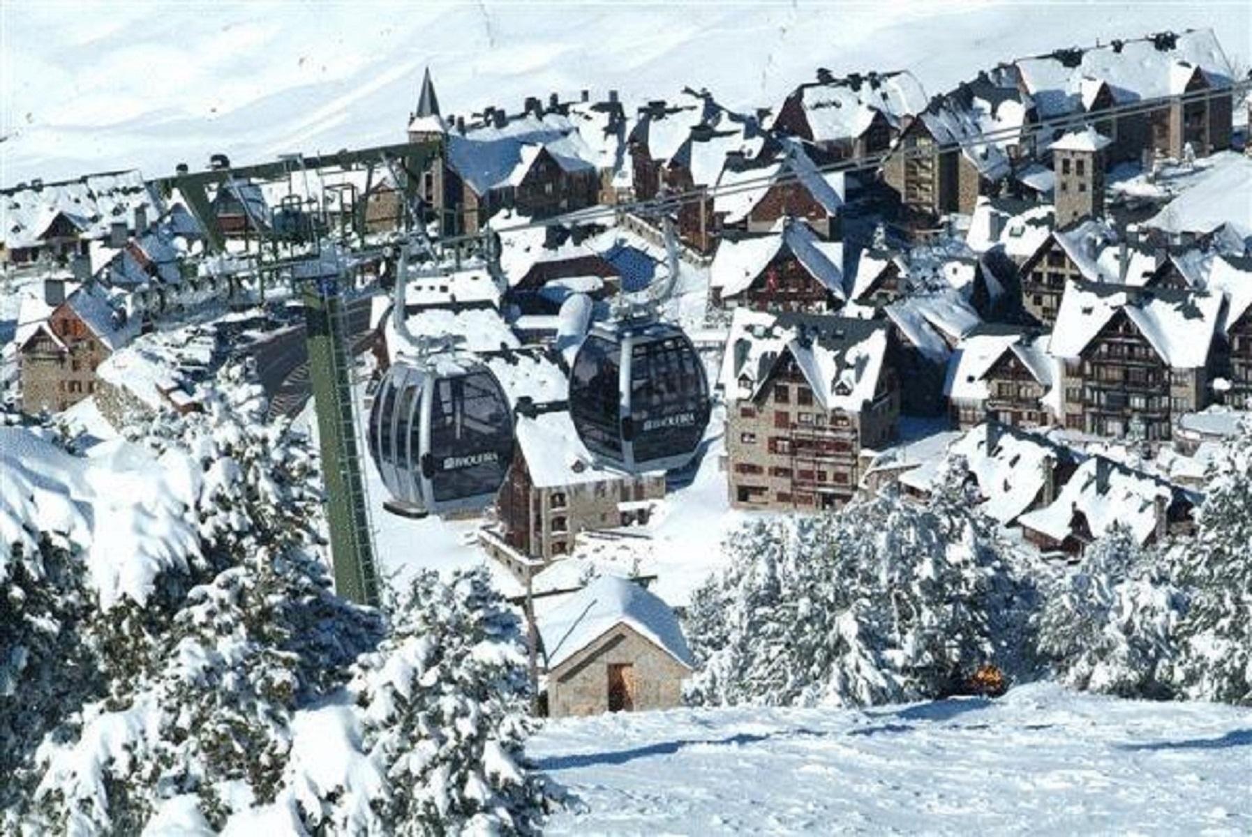 Hotel Chalet Bassibe Baqueira Beret Bagian luar foto