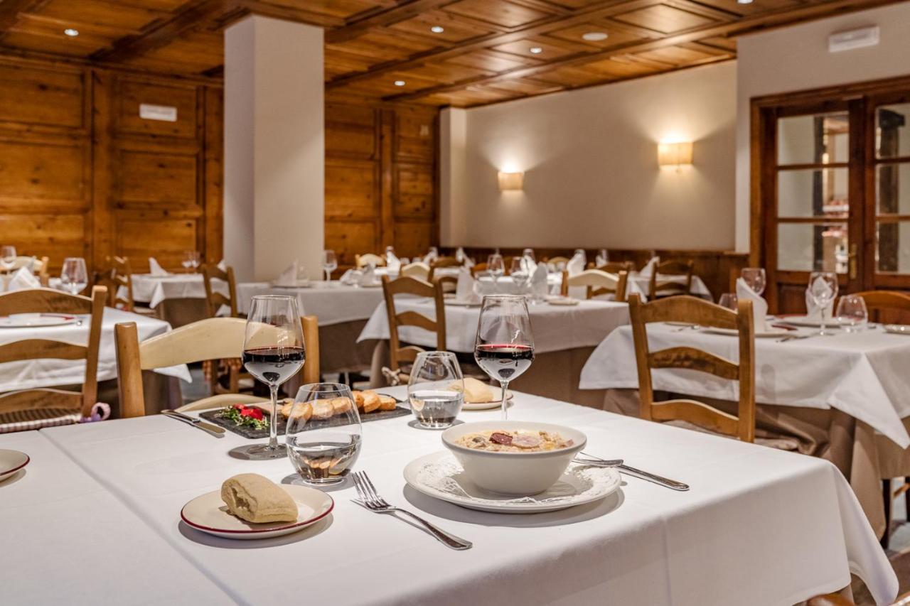 Hotel Chalet Bassibe Baqueira Beret Bagian luar foto