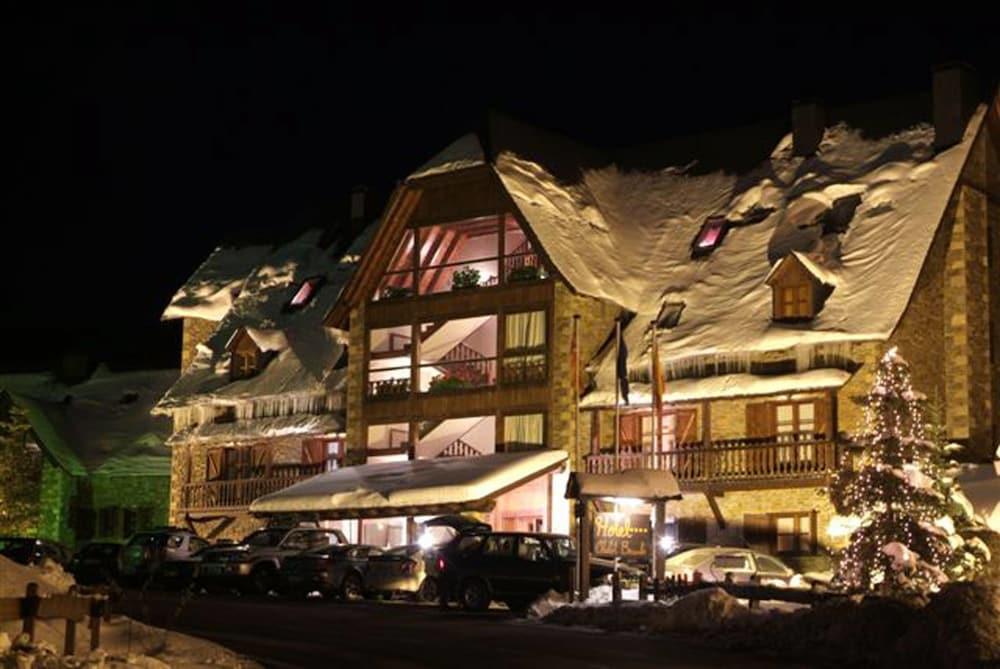 Hotel Chalet Bassibe Baqueira Beret Bagian luar foto