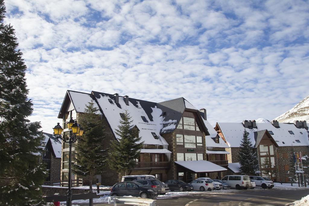 Hotel Chalet Bassibe Baqueira Beret Bagian luar foto