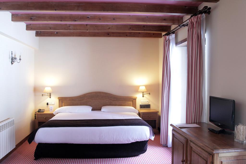 Hotel Chalet Bassibe Baqueira Beret Bagian luar foto