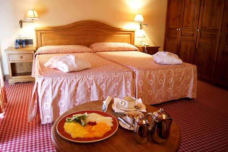 Hotel Chalet Bassibe Baqueira Beret Bagian luar foto