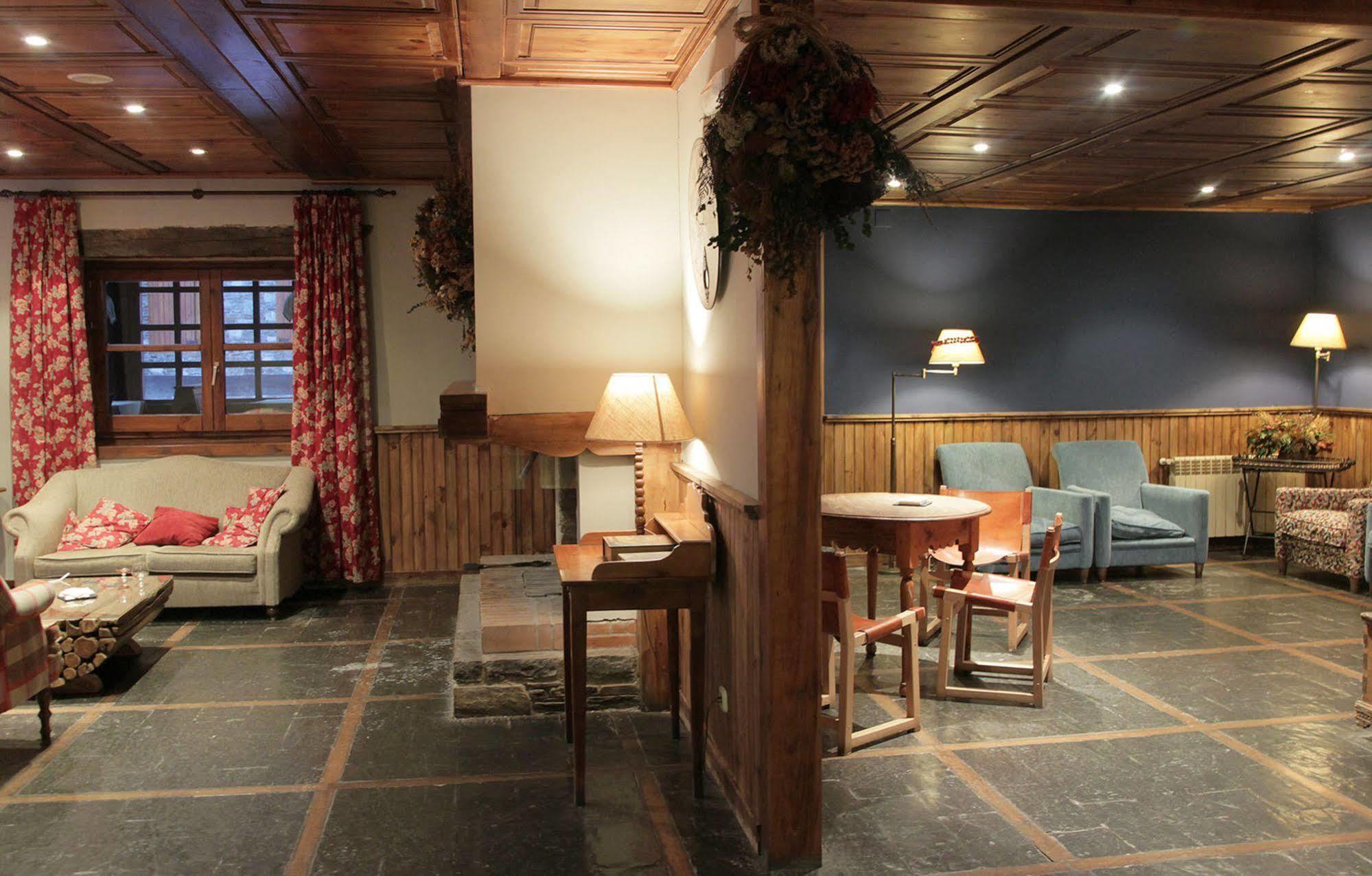 Hotel Chalet Bassibe Baqueira Beret Bagian luar foto
