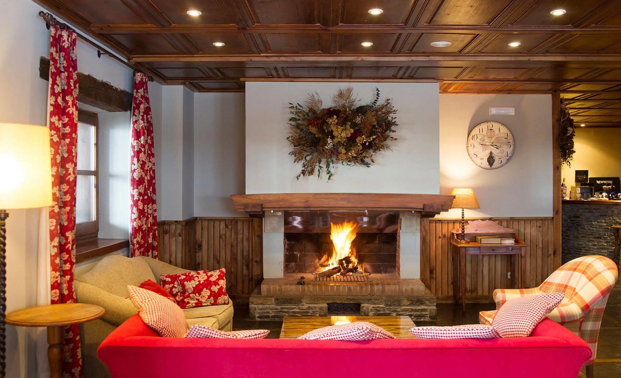 Hotel Chalet Bassibe Baqueira Beret Bagian luar foto
