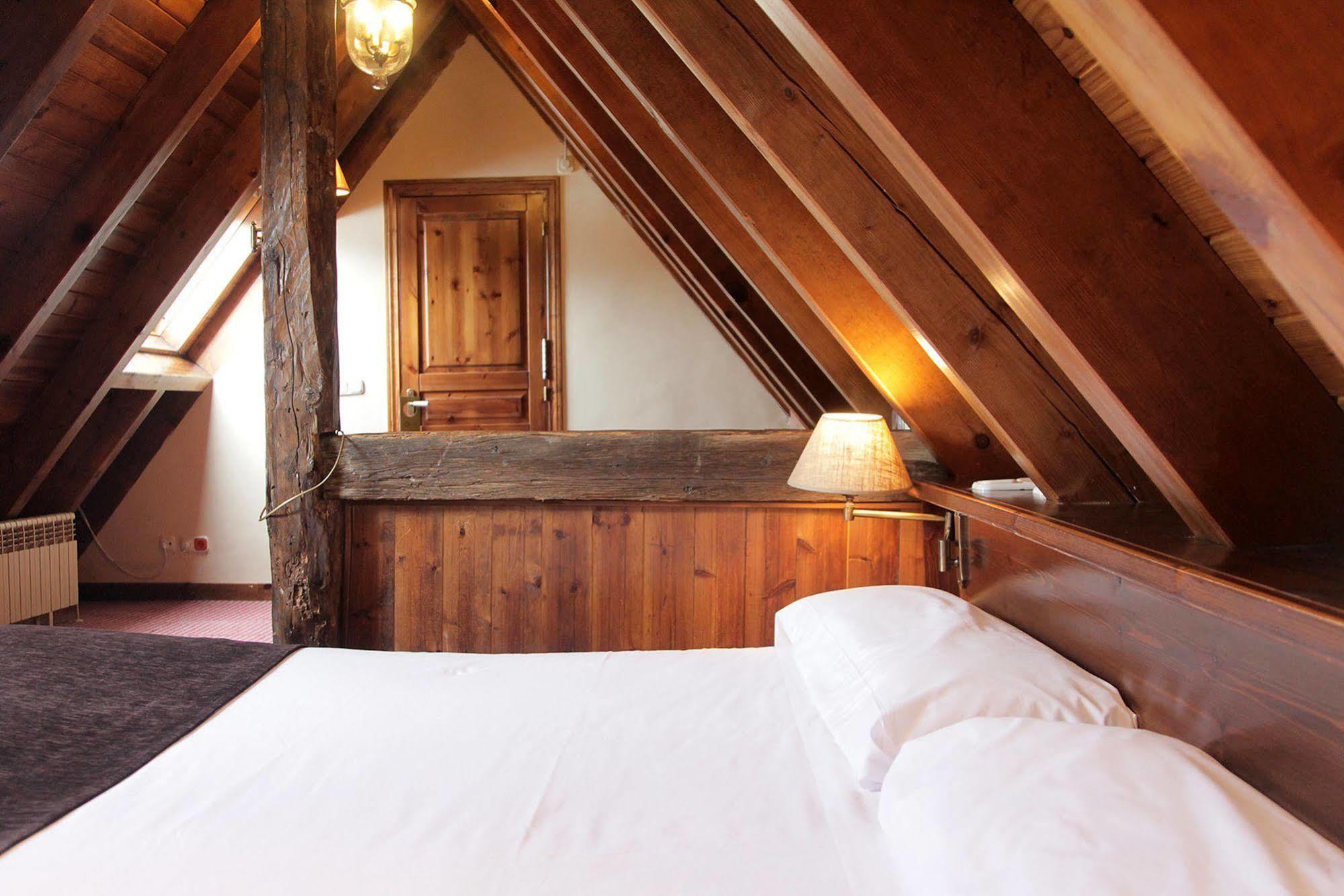 Hotel Chalet Bassibe Baqueira Beret Bagian luar foto