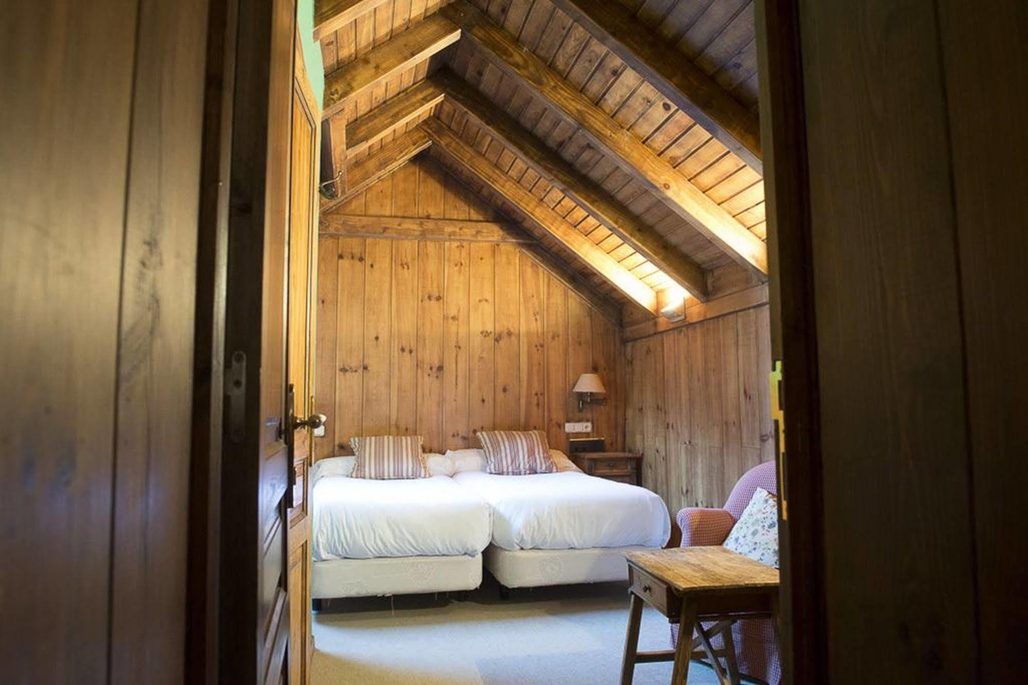 Hotel Chalet Bassibe Baqueira Beret Bagian luar foto