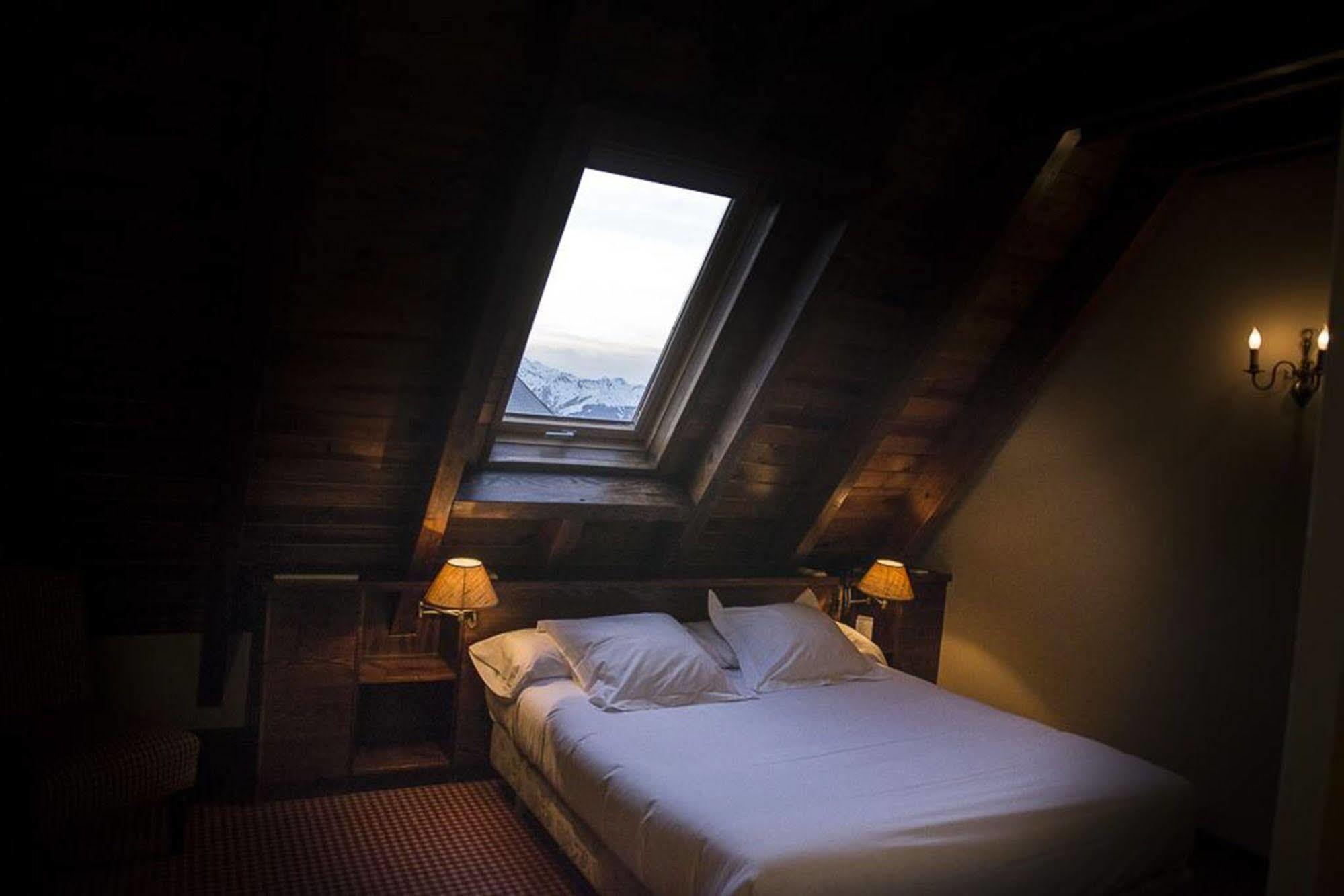 Hotel Chalet Bassibe Baqueira Beret Bagian luar foto