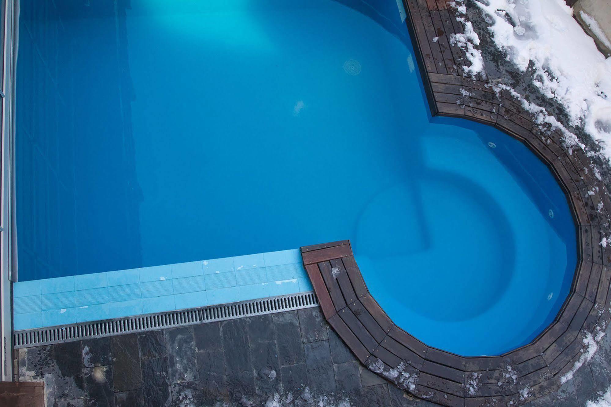 Hotel Chalet Bassibe Baqueira Beret Bagian luar foto