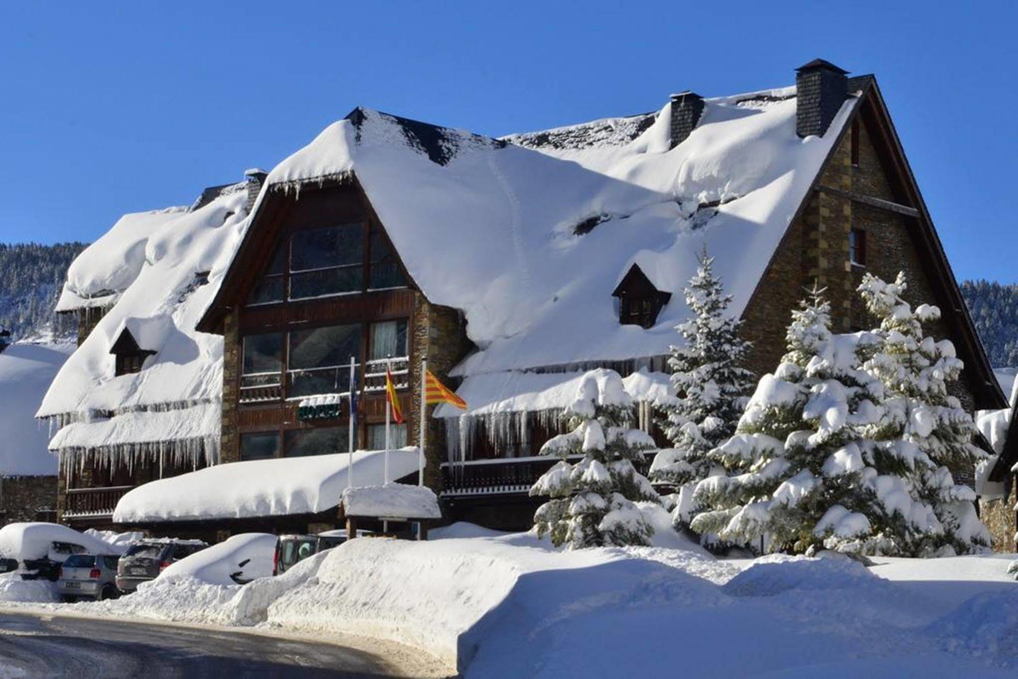Hotel Chalet Bassibe Baqueira Beret Bagian luar foto